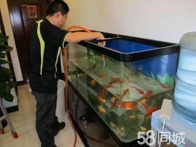 大型魚缸清洗方法有哪些視頻：大型魚缸怎么清洗大型生態魚缸清洗方法和技巧
