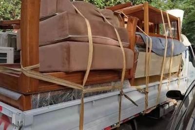 搬運工為玻璃廠運魚缸：搬運工為玻璃廠運魚缸的具體情況可能會有所不同，但根據搜索結果，工為玻璃廠運送魚缸，細節與