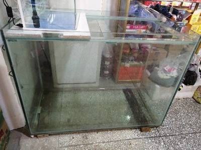 大魚缸滲水怎么補漏,用補漏劑有用嗎：大魚缸滲水怎么辦？魚缸滲水補漏攻略，補漏劑效果解析及緊急