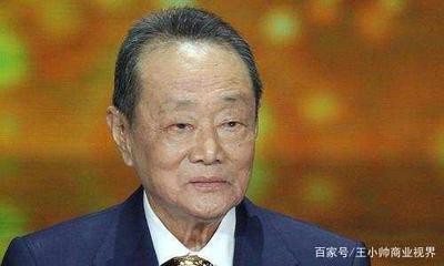 我的紅龍魚就在缸底游動（我的紅龍魚就在缸底游動怎么回事）龍魚缸底游動之謎，探索