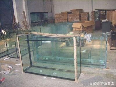 玻璃魚缸制作方法 設(shè)計圖紙：玻璃魚缸制作方法主要有以下幾種方法是最常見的自制魚缸方式