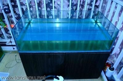 玻璃膠粘魚缸多長時間能放水：玻璃膠粘魚缸放水時間主要取決于以下幾個因素
