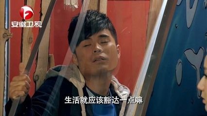 愛情公寓搬魚缸曾小賢畫的畫：《愛情公寓4》曾小賢搬魚缸并畫草圖的情節讓人忍不住笑出聲