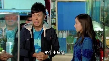 愛情公寓搬魚缸曾小賢畫的畫：《愛情公寓4》曾小賢搬魚缸并畫草圖的情節讓人忍不住笑出聲