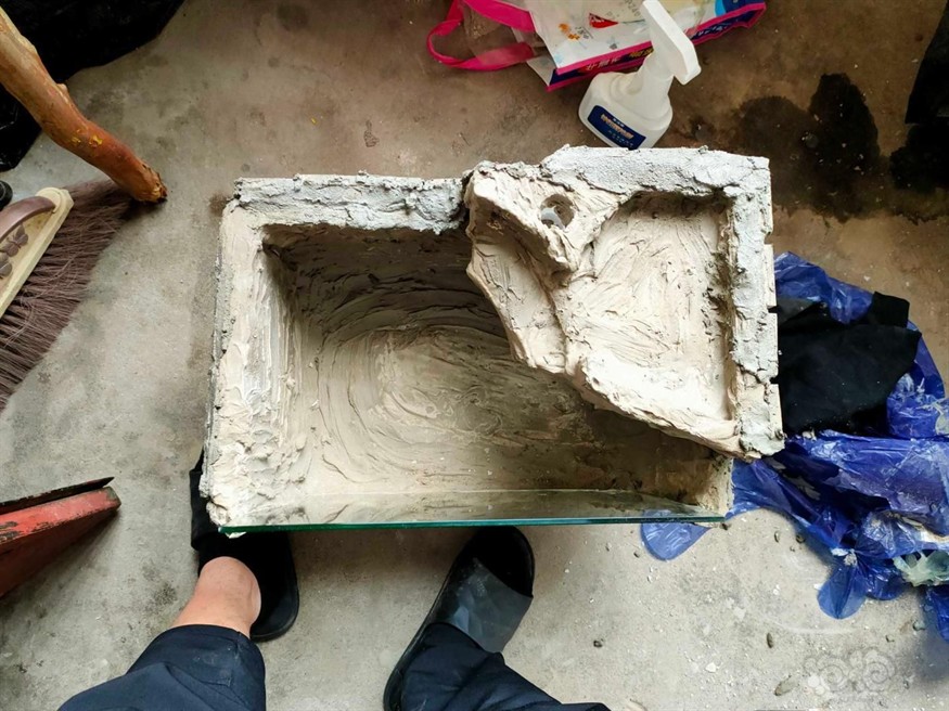 瓷磚做魚缸視頻：廢舊瓷磚制作魚缸的具體步驟和技巧