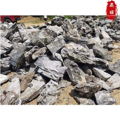 用于魚缸造景的石頭有哪些：放魚缸的石頭是用于裝飾和造景的石材，這些石材不僅要美觀