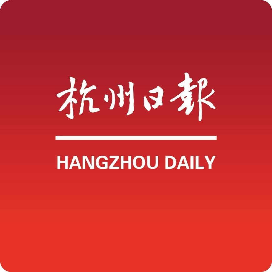 和昌興龍一家三口照片，昌興龍全家福