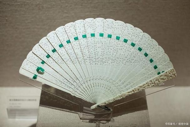古風(fēng)玉扇圖片，唯美古風(fēng)玉扇高清圖片，執(zhí)扇展雅韻，墨染千年風(fēng)