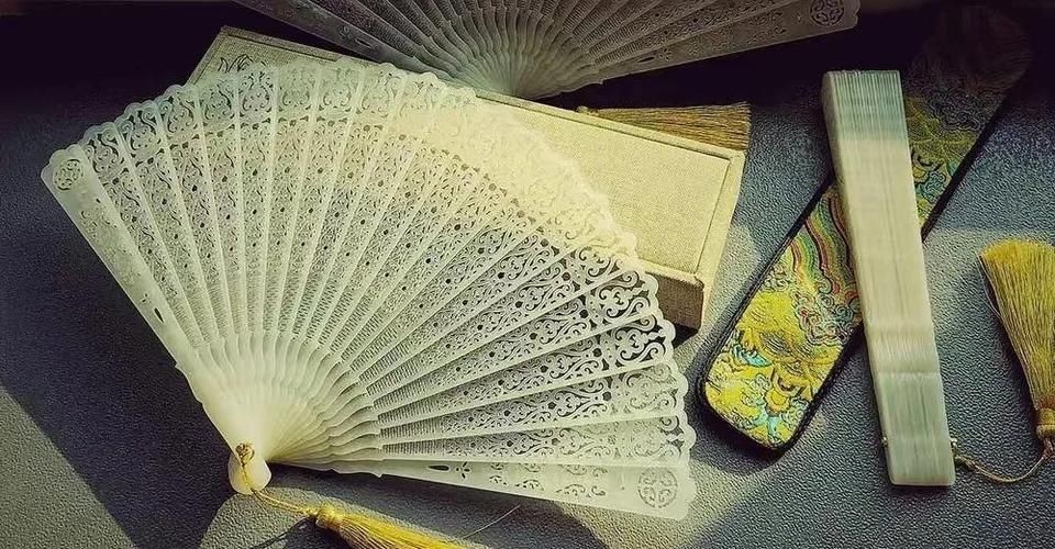 古風(fēng)玉扇圖片，唯美古風(fēng)玉扇高清圖片，執(zhí)扇展雅韻，墨染千年風(fēng)