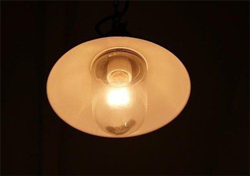 關燈后燈一直微亮費電嗎，關燈后燈具持續微亮，這種狀態究竟