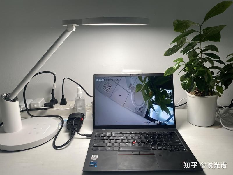 和太陽光一樣效果的燈，媲美太陽光！這款燈具實現自然光效
