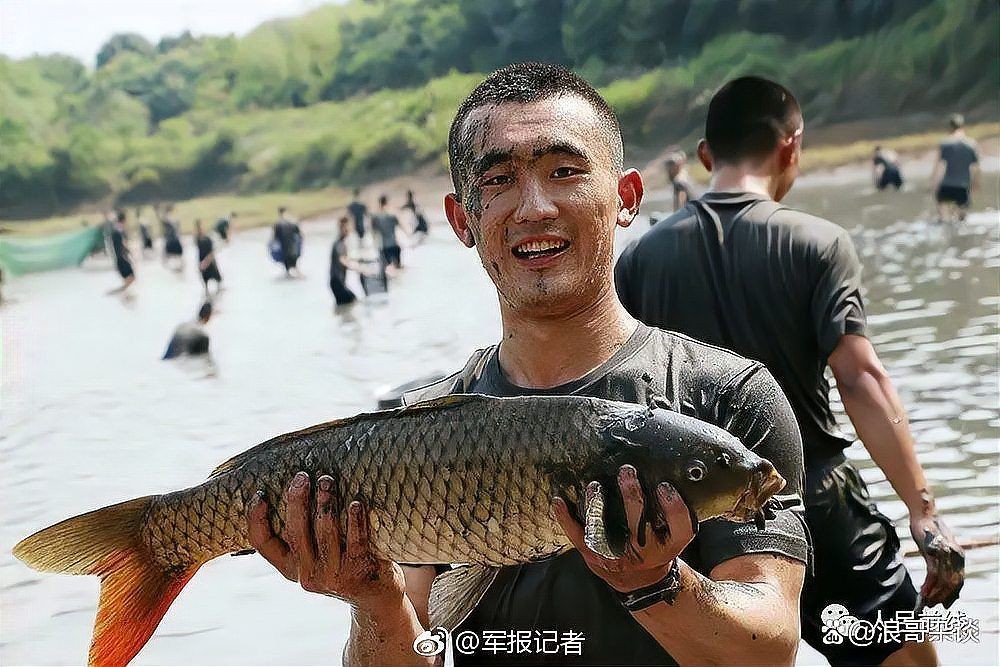 河邊抓小魚最快的方法，超實用！河邊快速捕撈小魚的高效技巧全解析