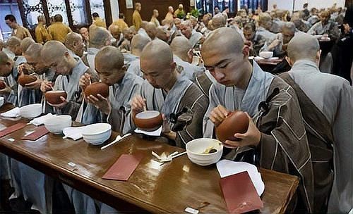 和尚的一日三餐伙食表,揭秘寺廟僧人日常,清規戒律下的和尚一日三餐食譜全