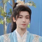 別墅里面唱k水池里面銀龍魚歌詞，別墅轟趴唱K嗨翻天！水池銀龍魚伴著