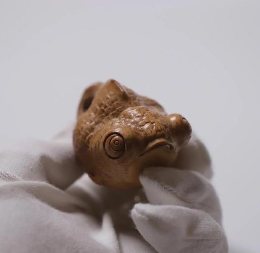 木雕金魚圖片大全大圖：“木雕金魚”傳統(tǒng)手工藝品的藝術魅力與視覺呈現(xiàn)