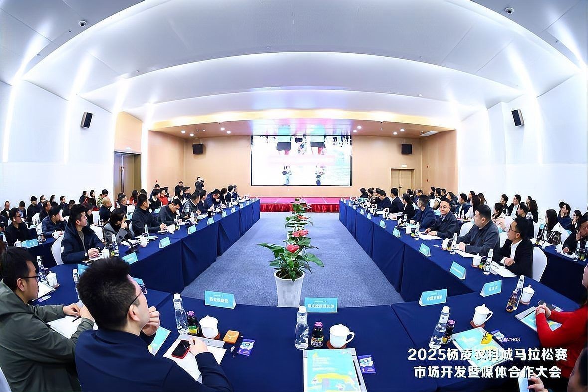 楊凌魚缸批發(fā)市場(chǎng)：楊凌魚缸批發(fā)市場(chǎng)從傳統(tǒng)零售向技術(shù)+服務(wù)模式轉(zhuǎn)型