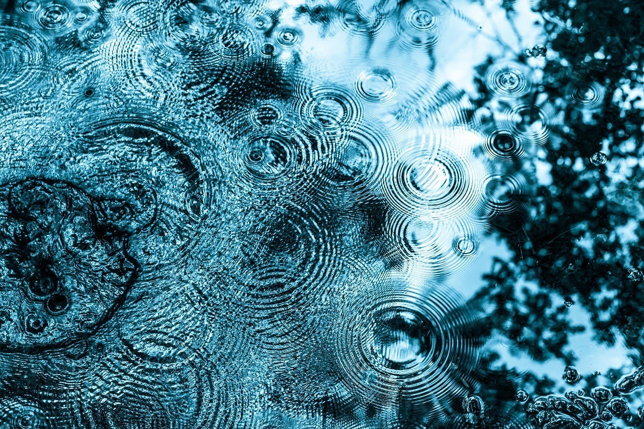 龍魚一只眼下垂怎么辦，龍魚一只眼下垂是否由水質(zhì)問題引起水質(zhì)問題引起的健康問題