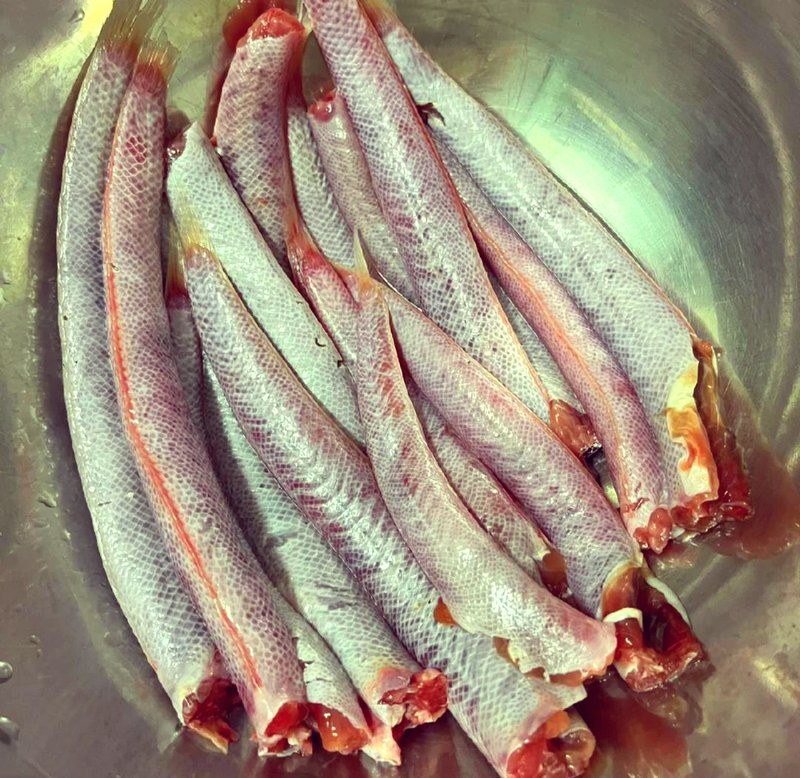 地攤賣的小紅魚是什么魚|地攤上賣的“小紅魚”并非單一品種并非單一品種，而是多種小紅魚
