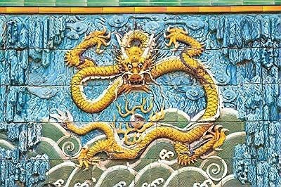 有沒有以張字命名的龍雕塑？【張富文的《夢中驚龍》有哪些作品？】