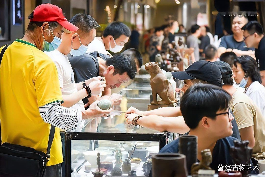 古玩市場行情分析【2025年古玩市場呈現復雜的分化態勢】