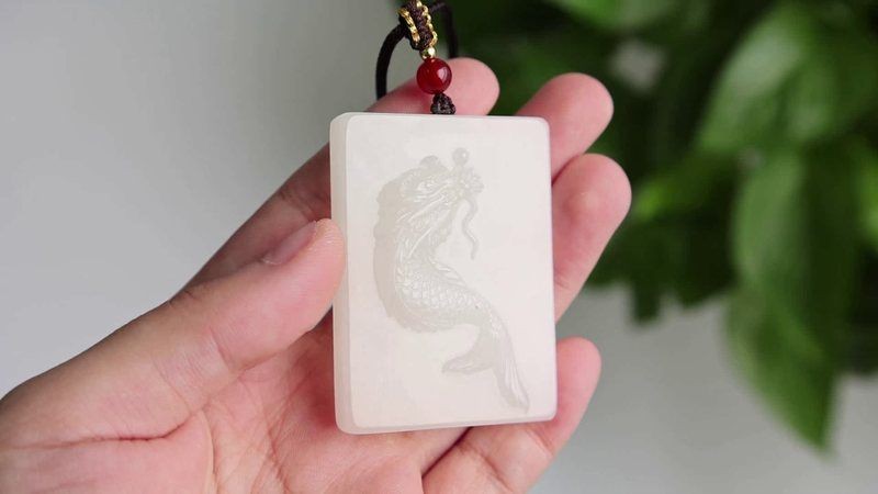 紅龍魚白玉的寓意和象征意義【紅龍魚白玉和風(fēng)水象征意義是什么，紅龍魚白玉的象征意義】