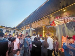 江口龍魚店【肇慶江口魚村10年老店的味蕾記憶七悅浪漫雋小蕓】