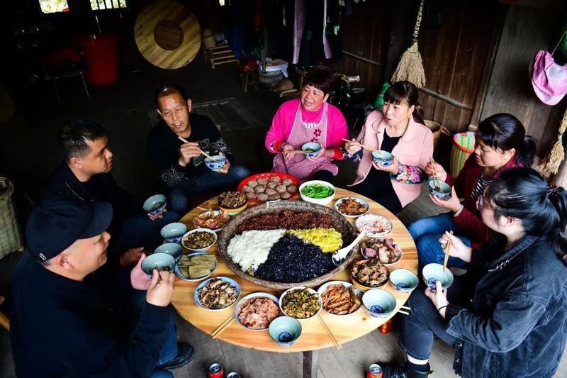 龍勝各族龍魚店【廣西桂林龍勝各族自治縣龍勝魚生和當地特色餐館黃記魚餐館】