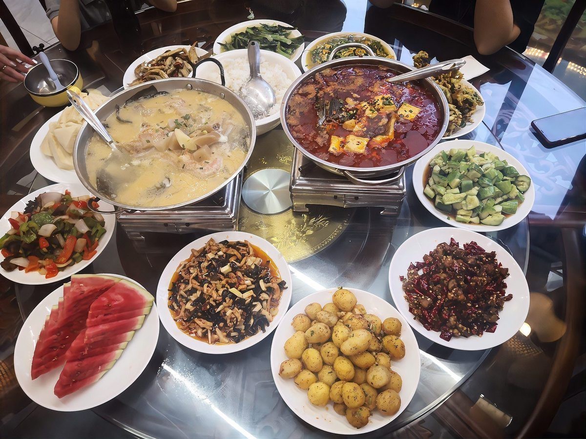神農(nóng)架龍魚店【神農(nóng)架龍魚店有包廂嗎】