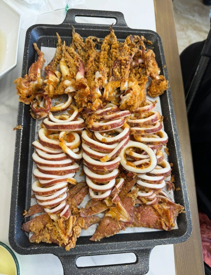 丹東龍魚店【丹東龍魚店在水族愛好者群體中頗具特色，這些店鋪匯聚了各類精美的龍魚】
