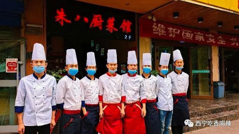 西寧城中龍魚店【《西寧城中龍魚店：水族世界的奇妙角落》】