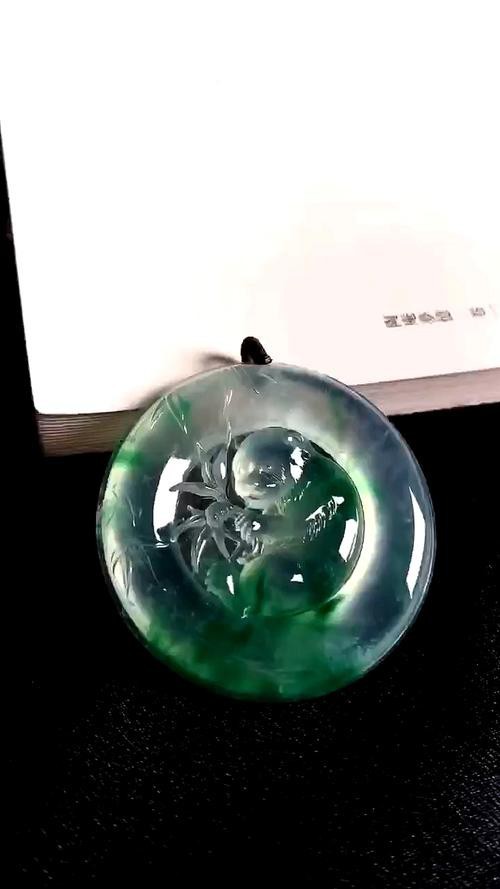 翡翠綠熊貓3000一條圖片【帝王綠翡翠熊貓吊墜】