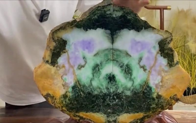翡翠綠熊貓3000一條圖片【帝王綠翡翠熊貓吊墜】
