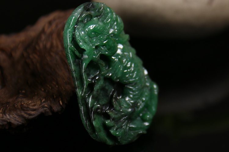 龍魚翡翠的寓意和象征【《龍魚翡翠的寓意與特色解析》龍魚翡翠的寓意與象征意義】
