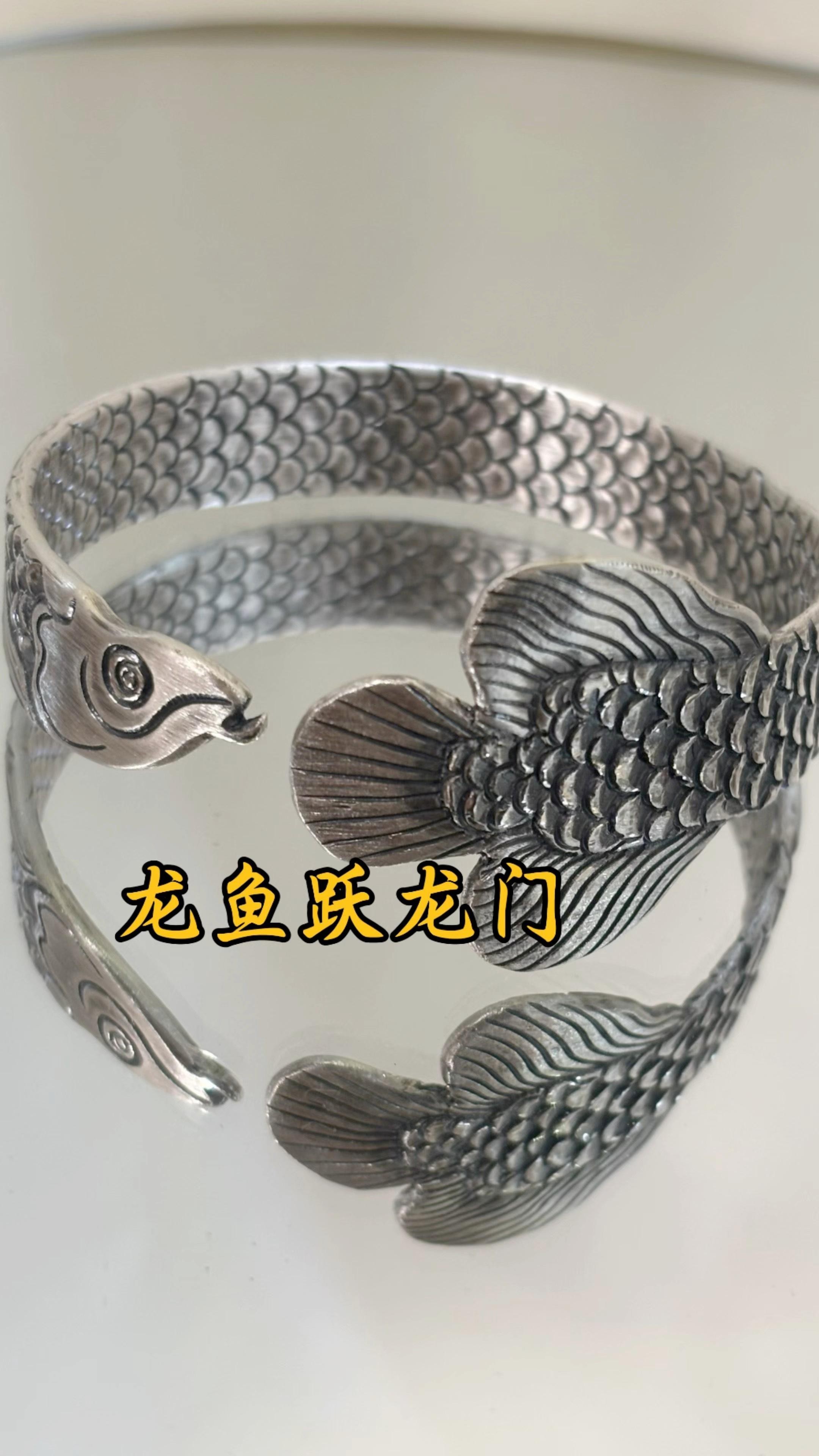 龍頭魚飾品有哪些款式？【一條金龍魚帶來的好運與優(yōu)雅】