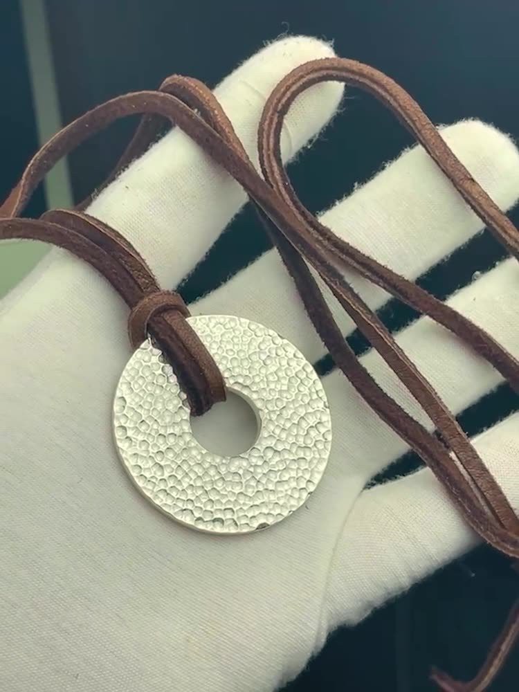 龍頭魚飾品有哪些款式？【一條金龍魚帶來的好運與優(yōu)雅】