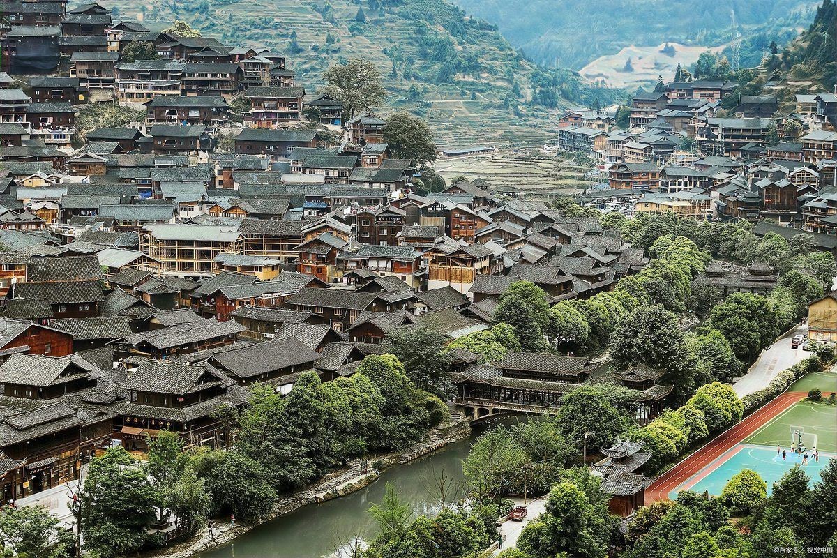 貴州千戶苗寨在貴州哪個地方【中國最大的苗族聚居村寨之一，被譽為“千戶苗寨”之一】