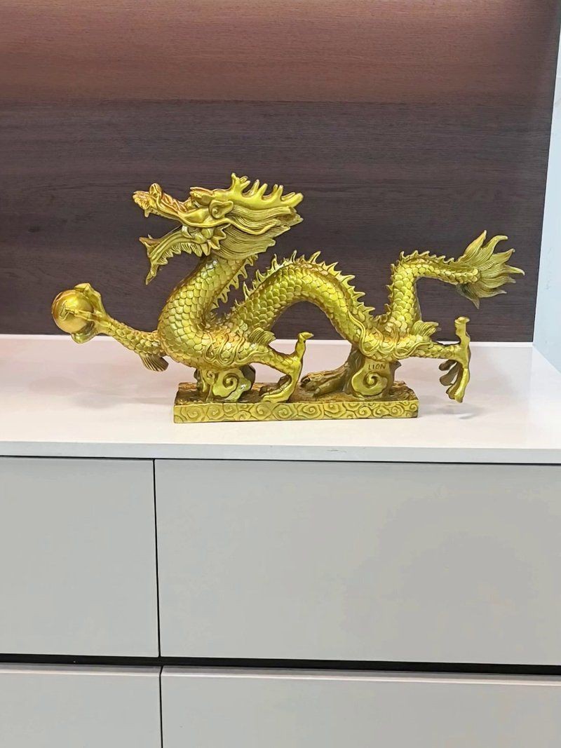 龍擺件有哪些材質(zhì)選擇【手把手教你判斷龍吊墜怎么選昂然又純美的繁花0e】