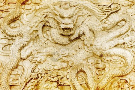 金龍雕刻藝術圖片【《金龍雕刻藝術圖片》展現了金龍雕刻這一獨特藝術形式的魅力】