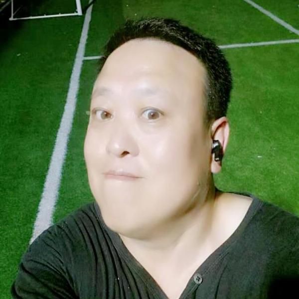 錦鯉一會(huì)活躍一會(huì)趴缸【《錦鯉活躍一會(huì)趴缸》活躍一會(huì)活躍一會(huì)趴缸的情況】