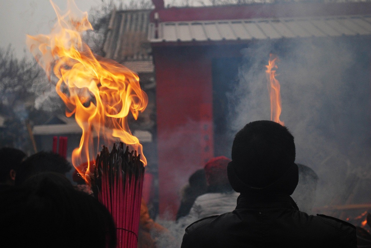 龍師火帝鳥(niǎo)官人皇的句子【“龍師火帝，鳥(niǎo)官人皇”八個(gè)字如璀璨星辰，照亮中華文明時(shí)分】