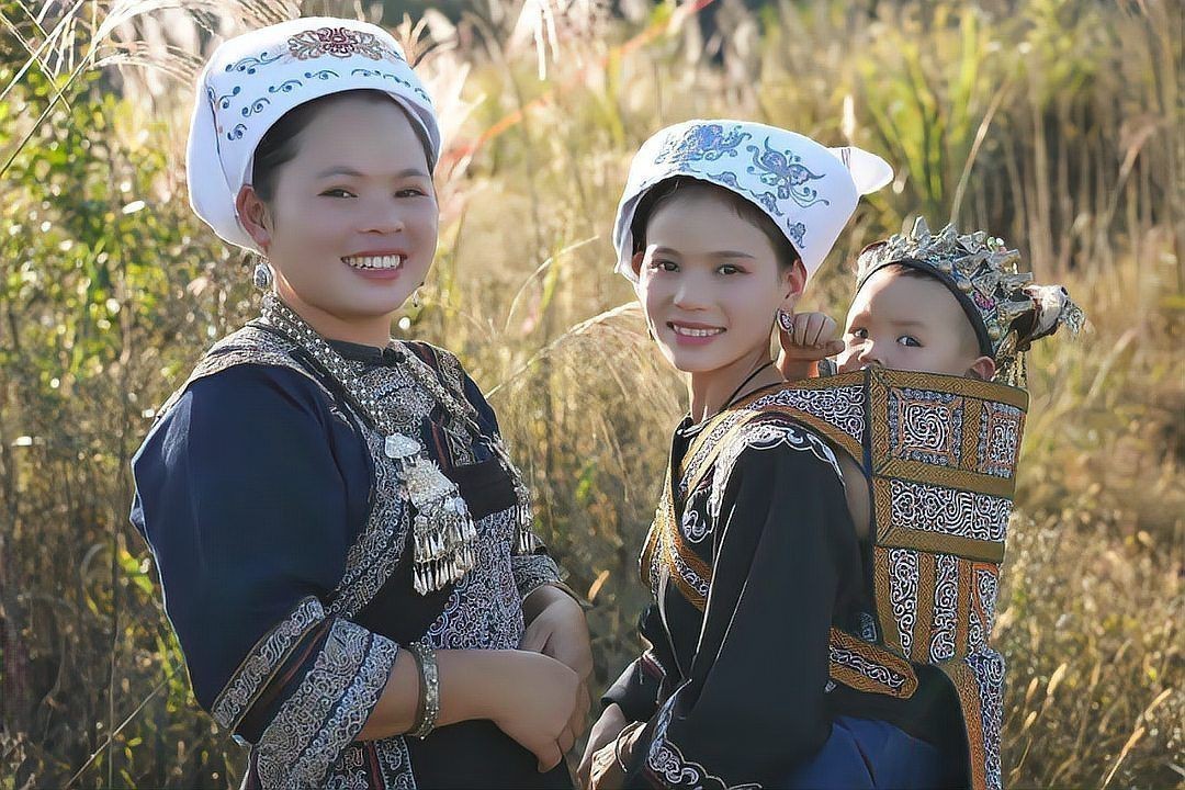 貴州三都水族姑娘圖片【《貴州三都水族姑娘：靈動與質樸的交織》】