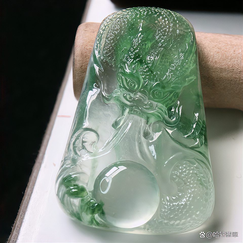 翡翠龍牌的寓意【佩戴翡翠龍牌寓意著\