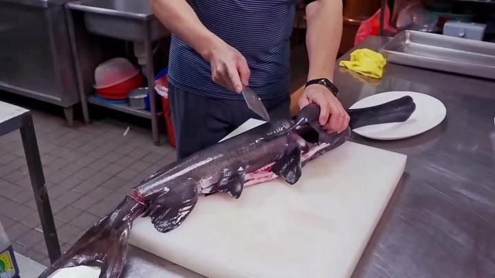 虎斑鴨嘴鯊魚能吃嗎【關于虎斑鴨嘴鯊魚能否食用存在諸多爭議，從一方面看】