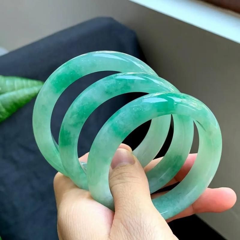 辣綠翡翠圖片【知識海洋，探秘真正的翡翠辣綠】