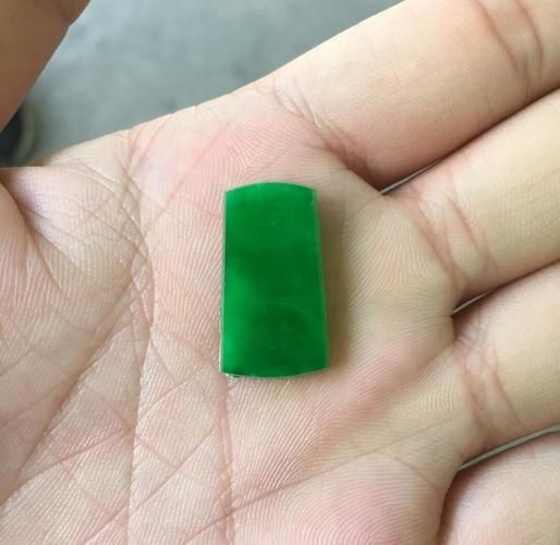 辣綠翡翠圖片【知識海洋，探秘真正的翡翠辣綠】