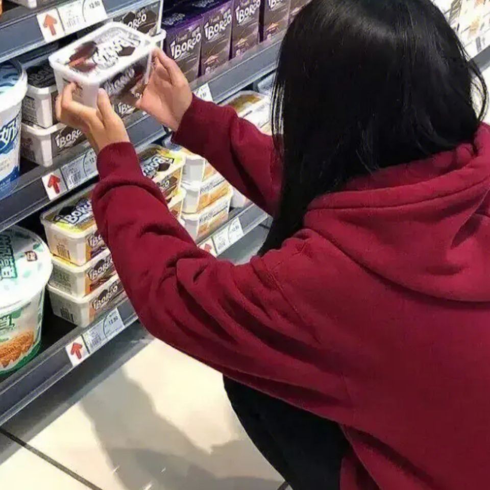 蝴蝶靠近人是暗示啥意思