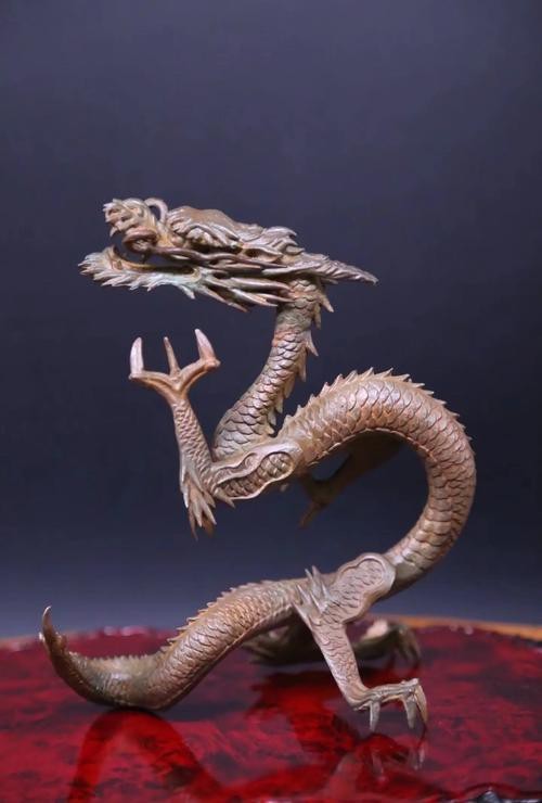 能提供一些生肖龍擺件的圖片嗎？