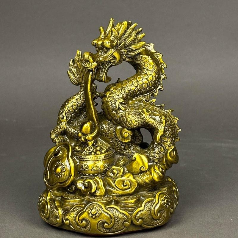能提供一些生肖龍擺件的圖片嗎？