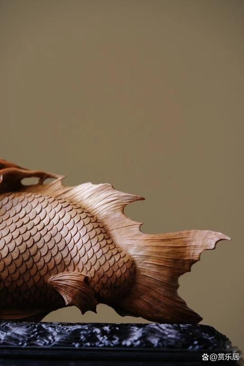 給我一些龍魚雕刻的圖片欣賞