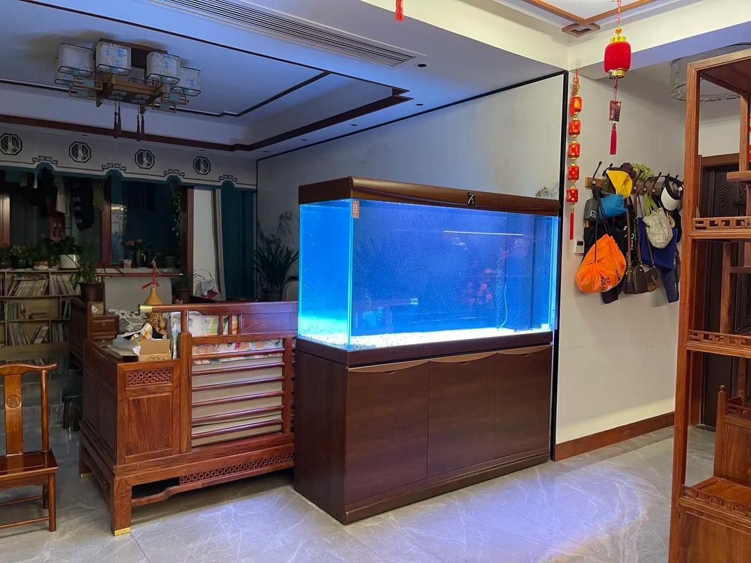 魚缸放在客廳位置圖